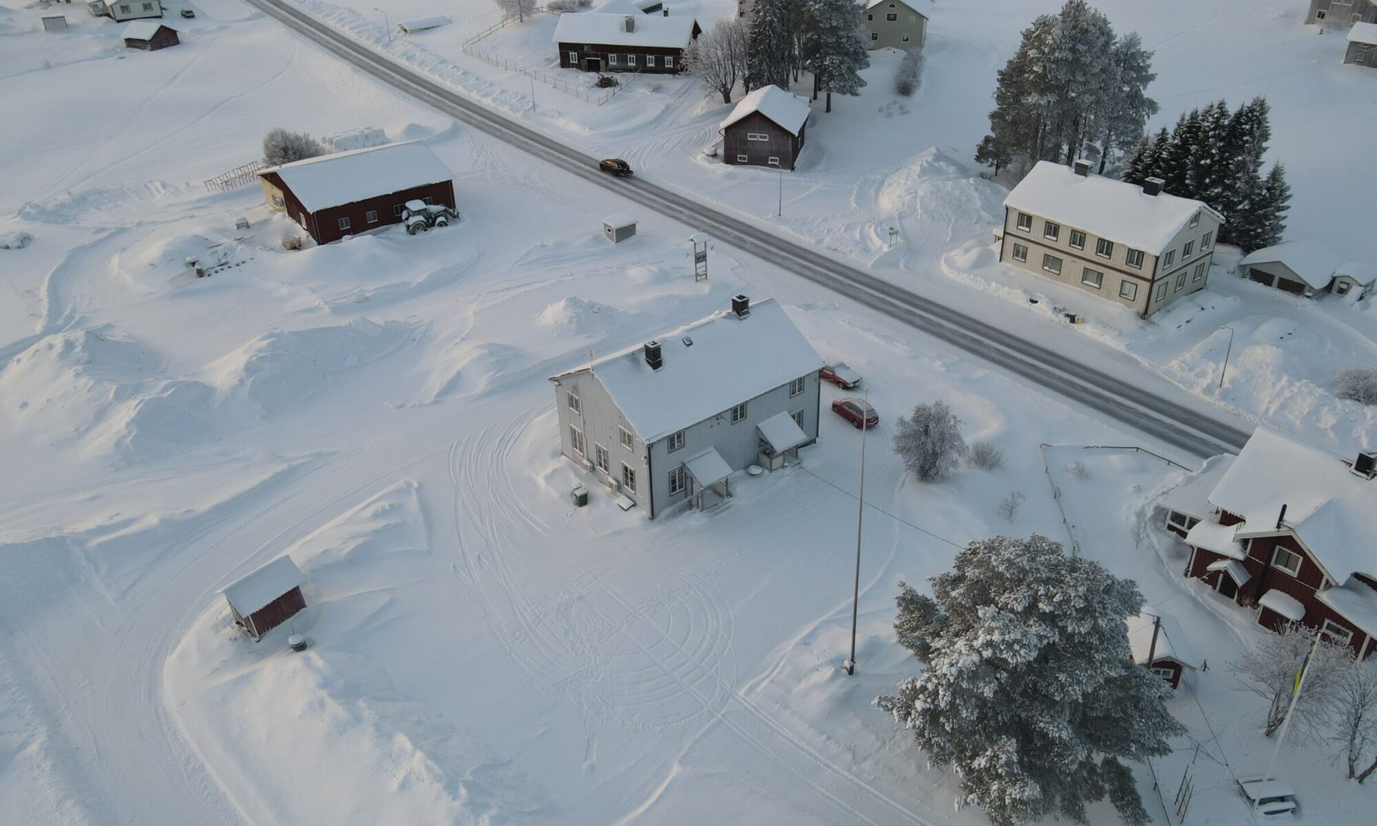 Flygbild över Lorås bygdegård